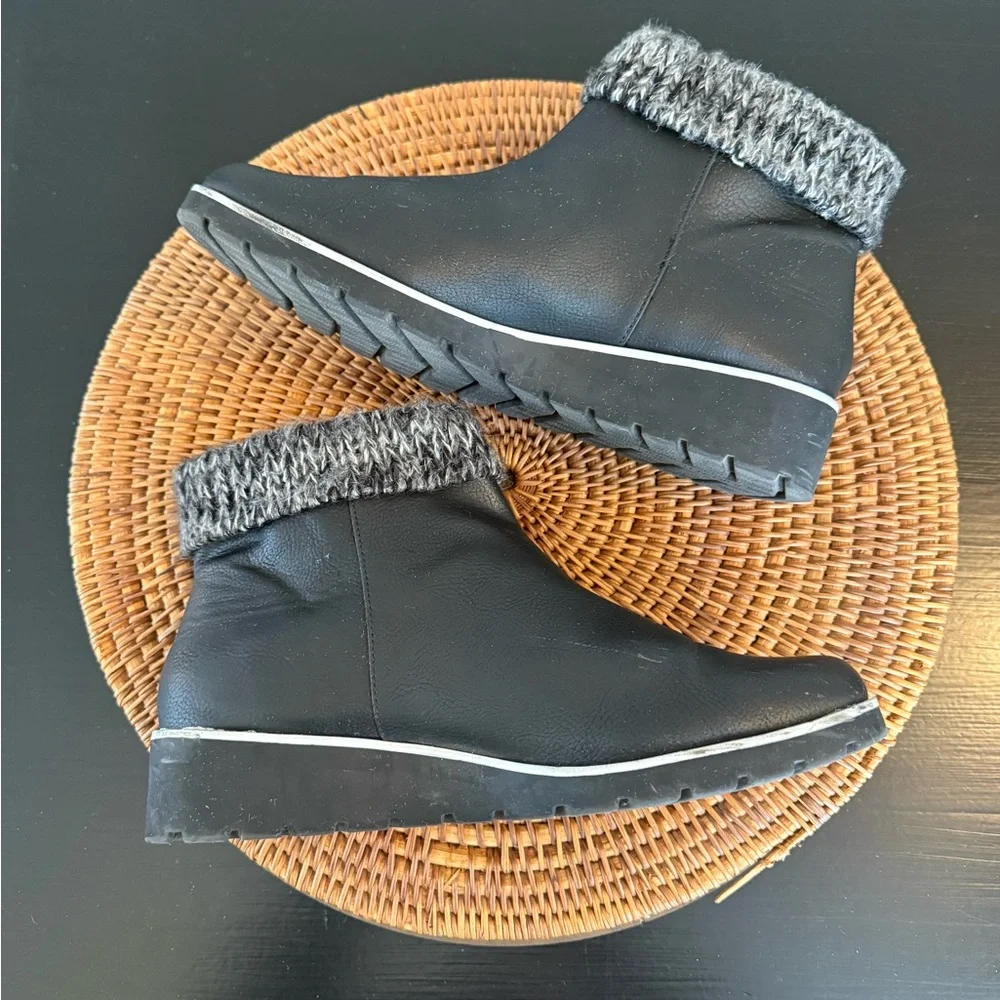 Adrienne Vittadini black Ankle Boots‎ with Knit Cuff